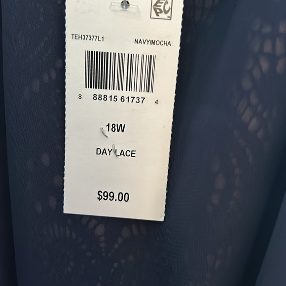 Connected Women's Lace Cold-Shoulder Cape Dress - Picture 7 of 7